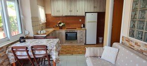 Family Apartment, 2 Bedrooms | Private kitchenette