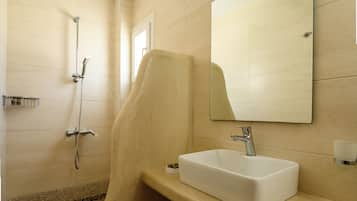 Doccia, set di cortesia gratuito, asciugacapelli, asciugamani