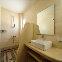 Shower, free toiletries, hair dryer, towels