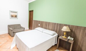 Double Room | Bar mini, meja, Wi-fi percuma, cadar katil 