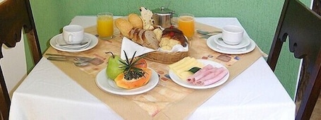 Café da manhã continental grátis todos os dias. Samambaia Executive Hotel