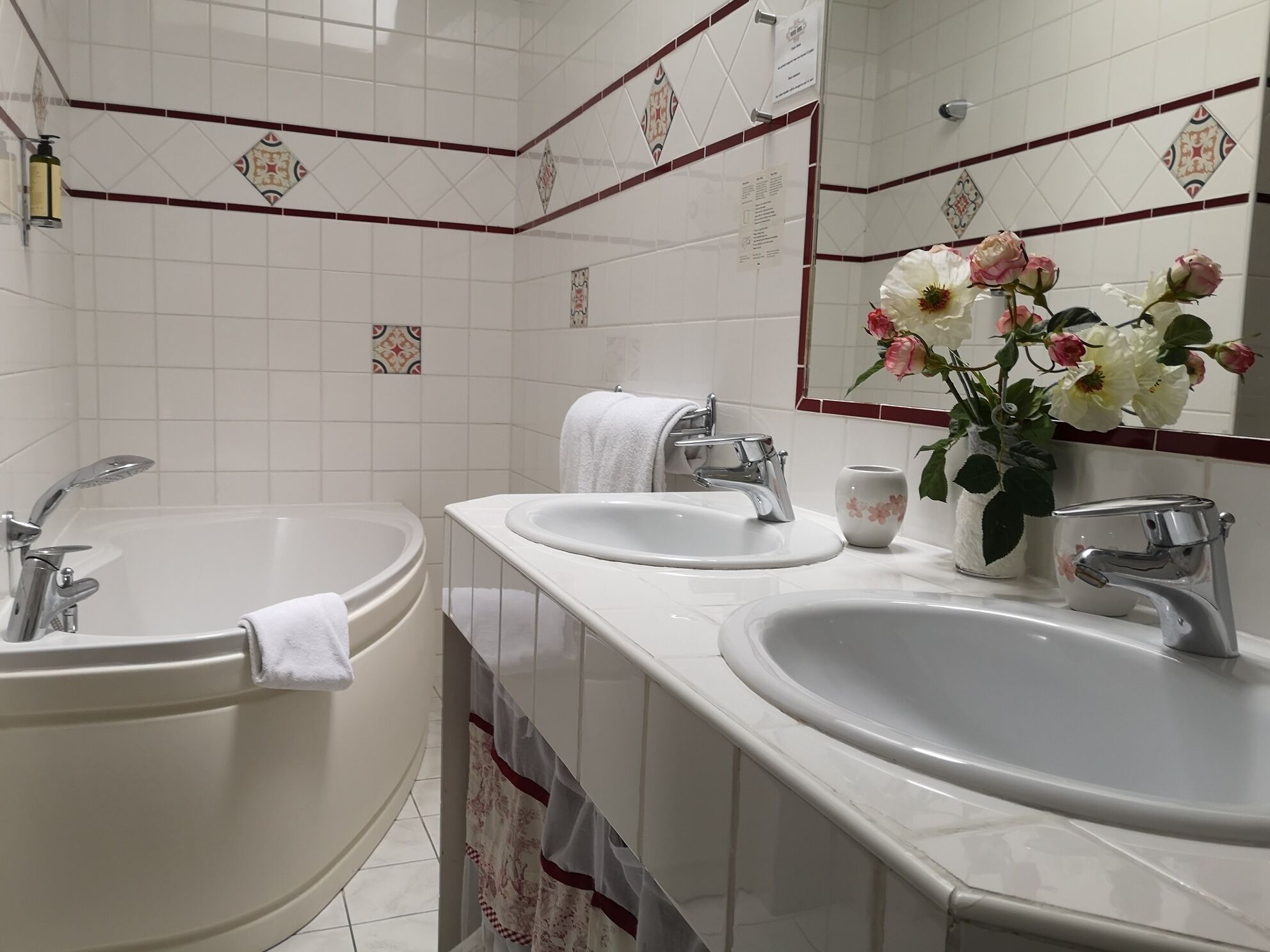 superior suite, terrace | bathroom | free toiletries, hair dryer, towels