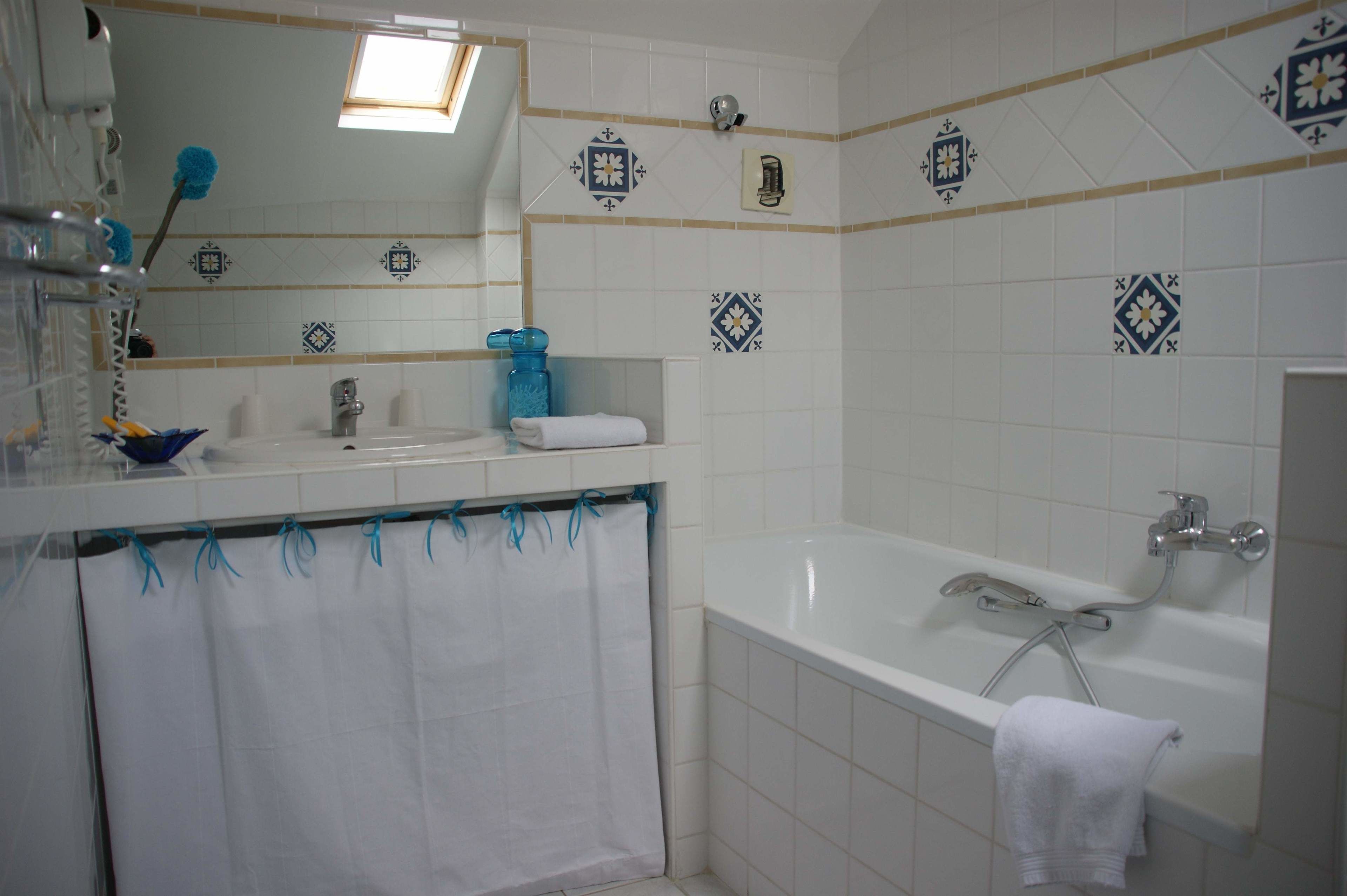 comfort triple room | bathroom | free toiletries, hair dryer, towels