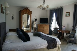 Double Room Single Use | Premium bedding, individually decorated, individually furnished, desk - Hôtel Agnès Sorel (Chinon)