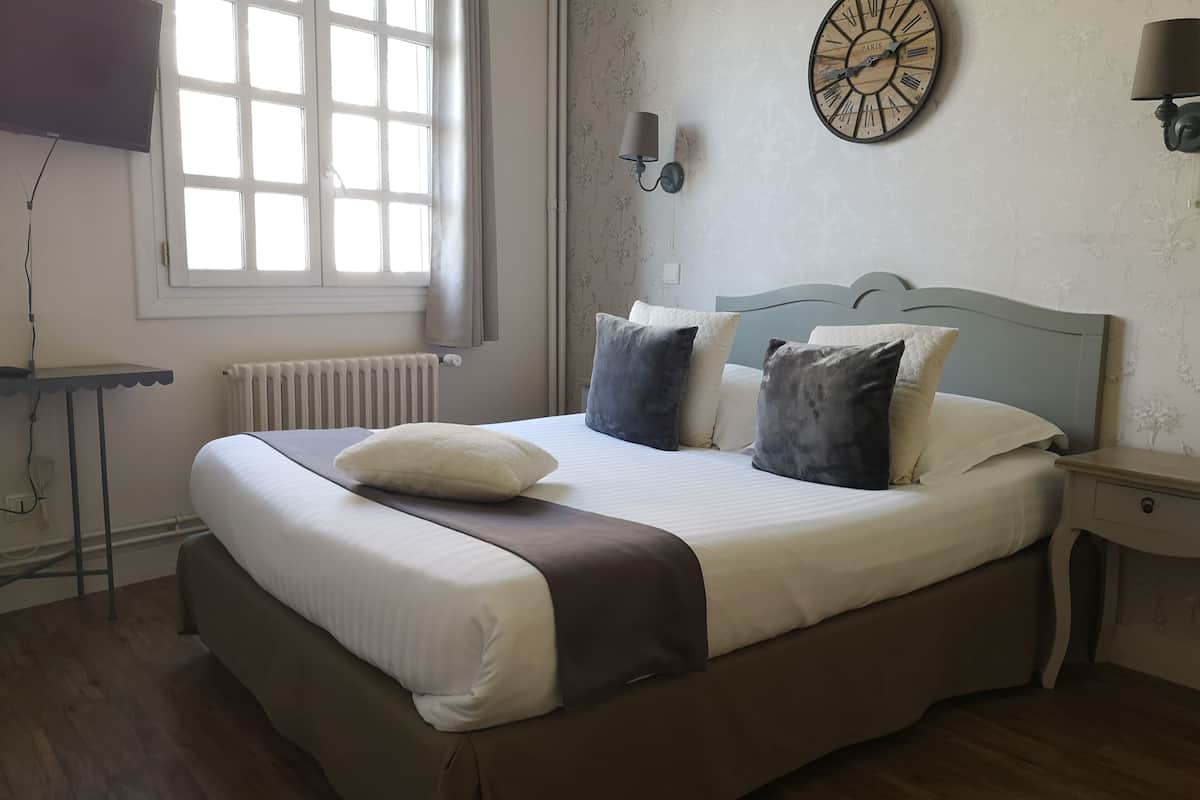 standard double room, 1 double bed | premium bedding, individually decorated, individually furnished, desk
