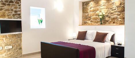 Suite estudio Confort, 1 cama de matrimonio grande con sofá cama | Caja fuerte, escritorio, tabla de planchar con plancha y cunas gratuitas