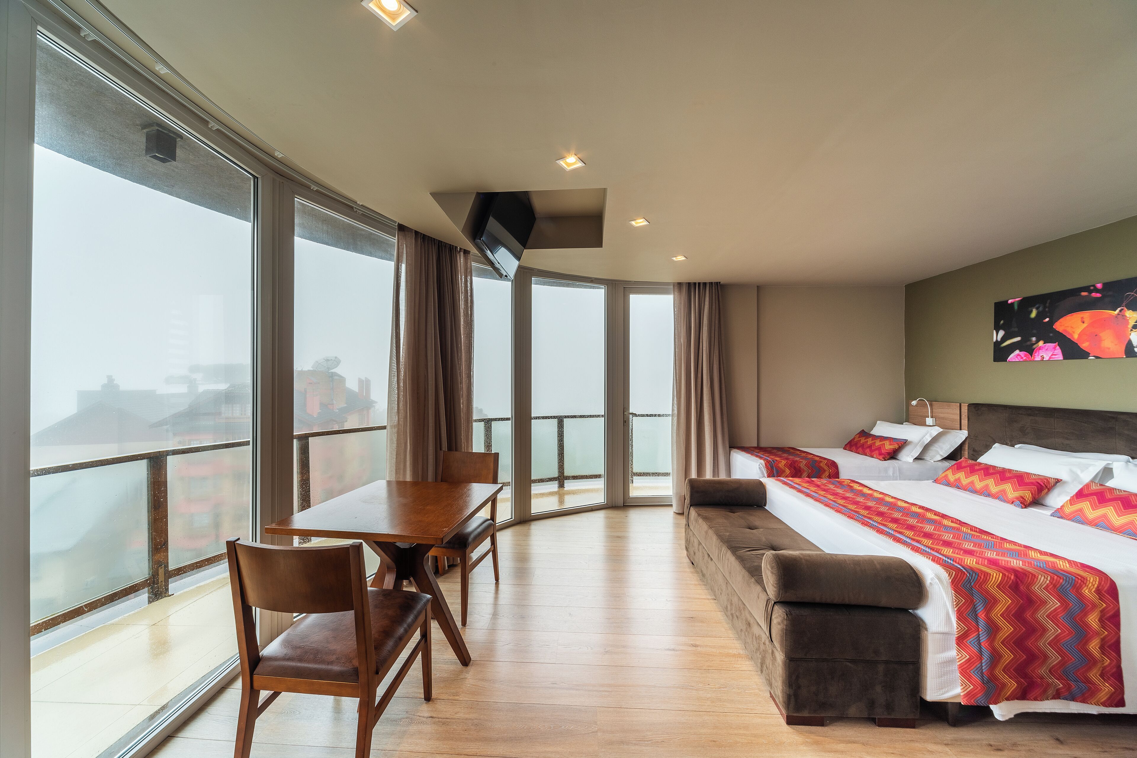 Minibar y caja de seguridad en la habitación 