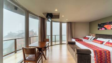 Minibar y caja de seguridad en la habitación