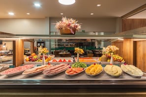 Free daily buffet breakfast