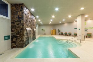Indoor pool, sun loungers
