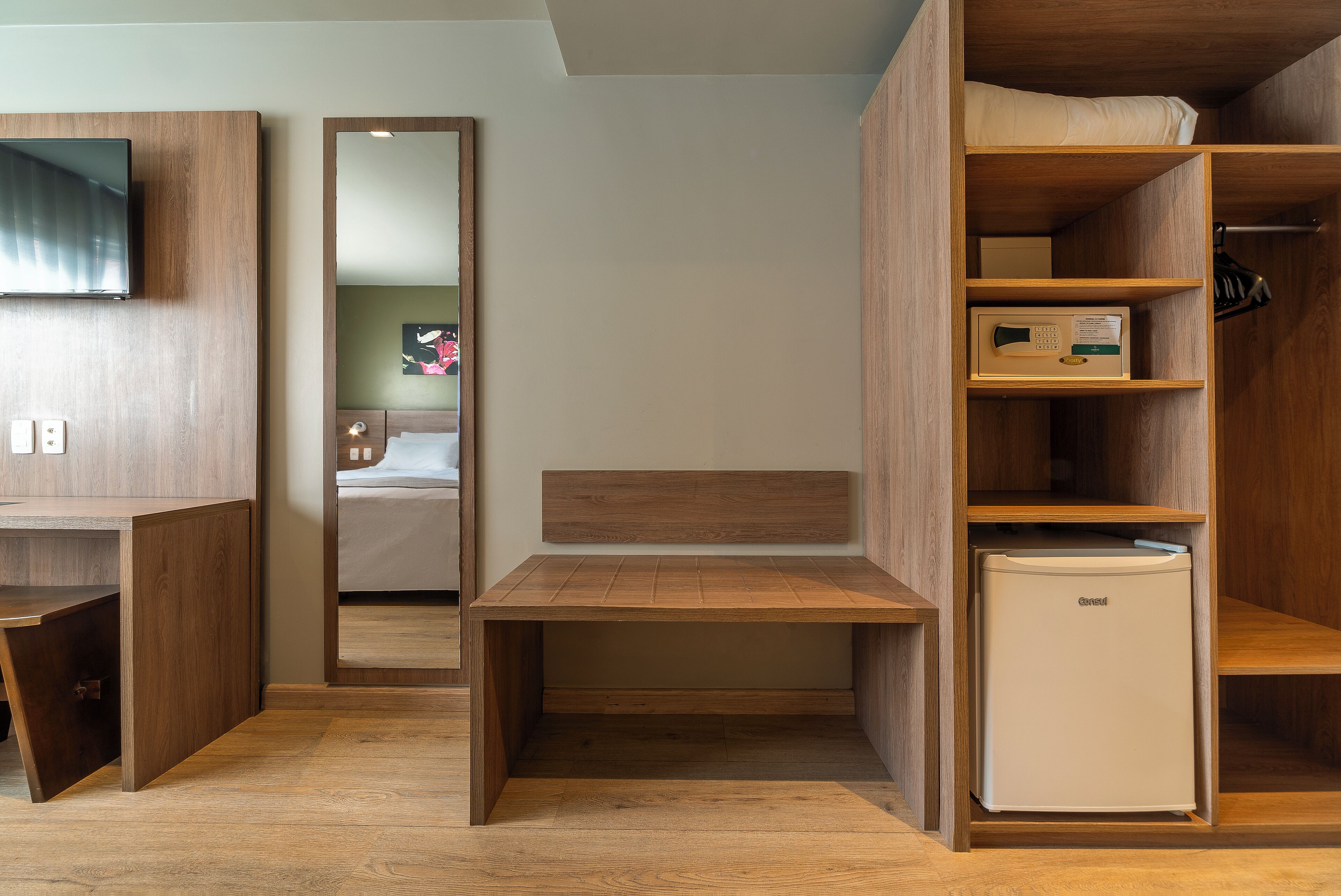 deluxe double room | 1 bedroom, minibar, in-room safe, laptop workspace