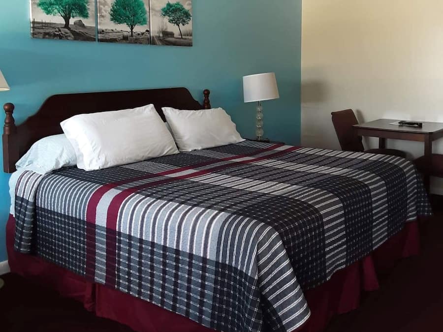 Free WiFi, bed sheets