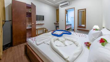 1 bedroom, minibar, in-room safe, desk