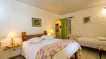 Quarto casal | Escrivaninha, Wi-Fi de cortesia, roupa de cama