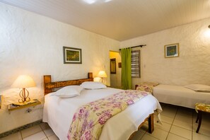 Quarto casal | Escrivaninha, Wi-Fi de cortesia, roupa de cama