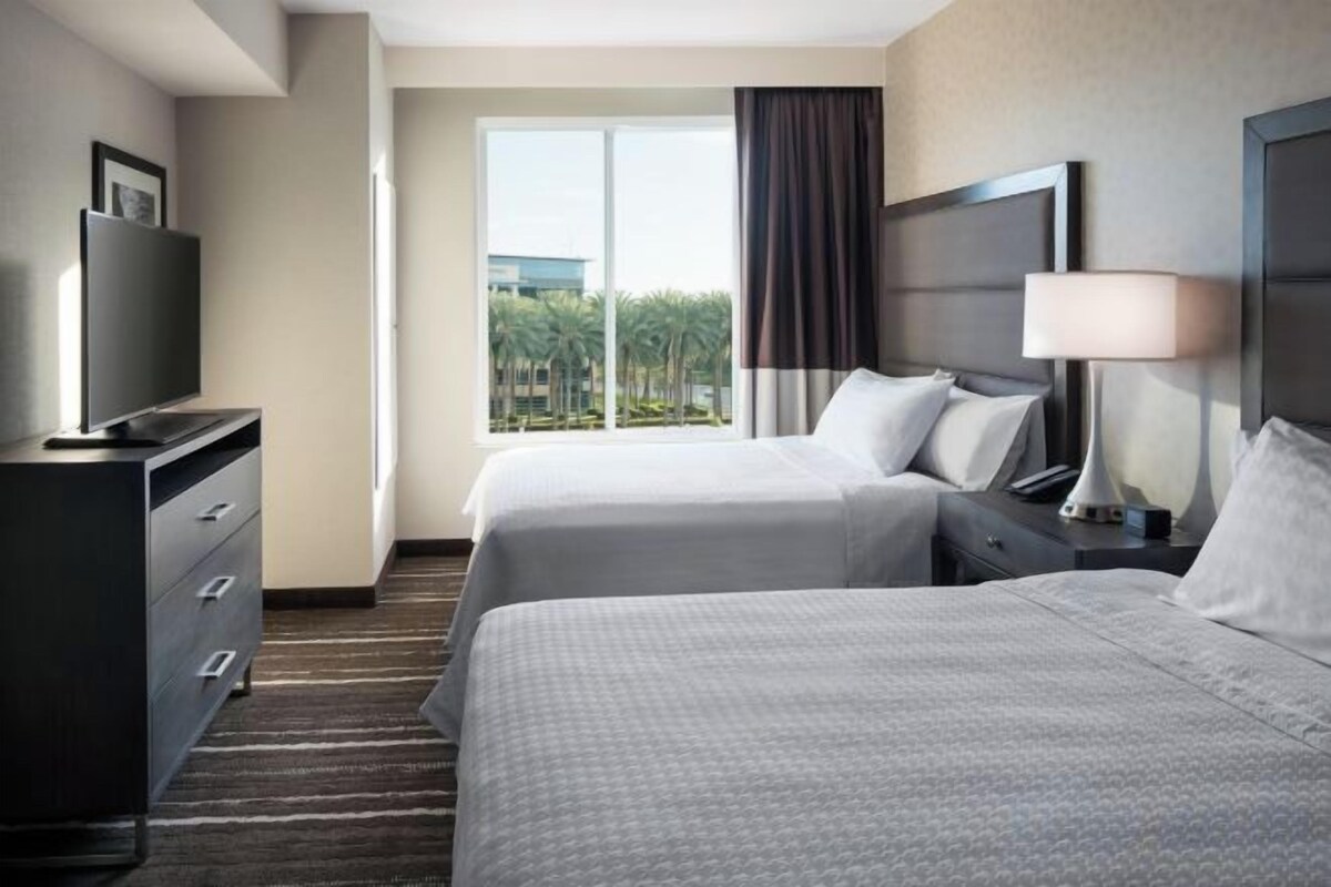 One-Bedroom Premium Suite With 2 Queen Beds-Non-Smoking