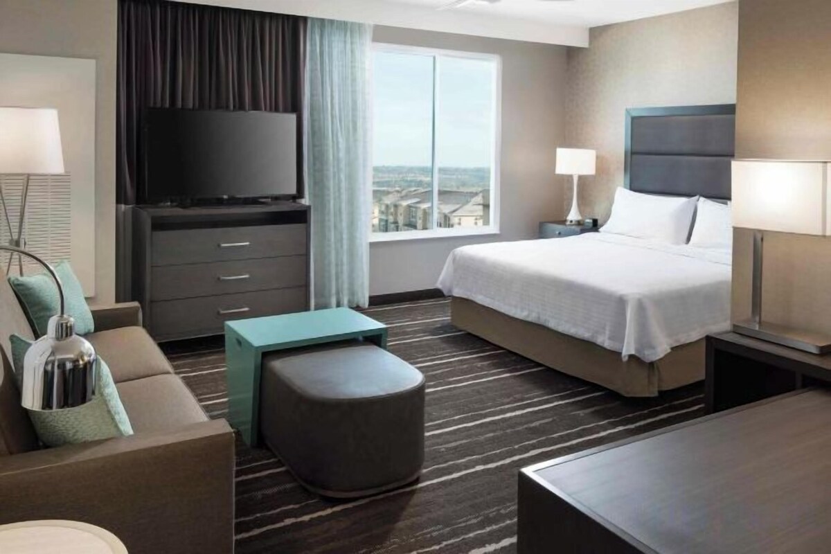 Premium One-Bedroom King Suite-Non-Smoking