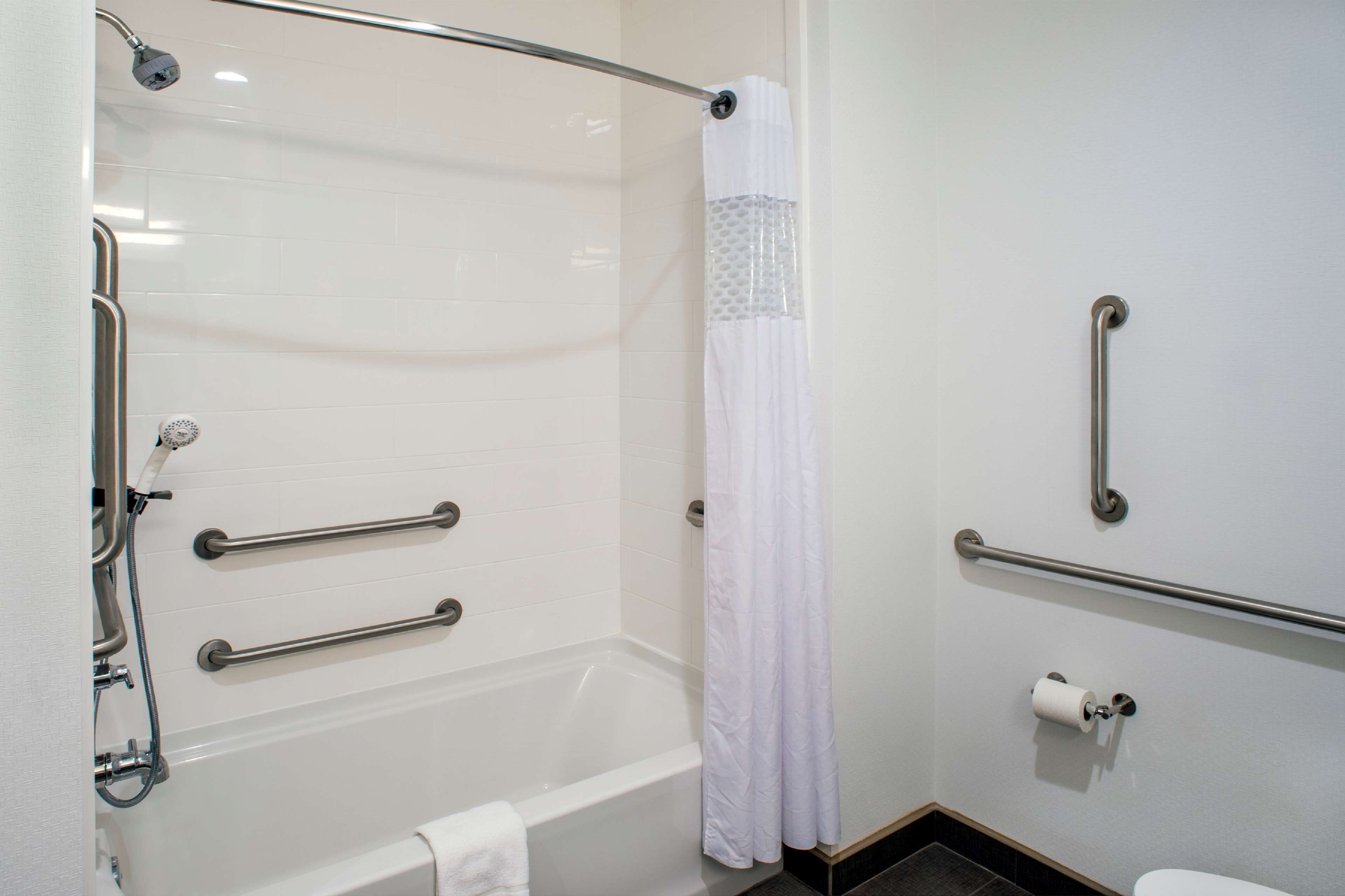 combined shower/bathtub, free toiletries, hair dryer, towels