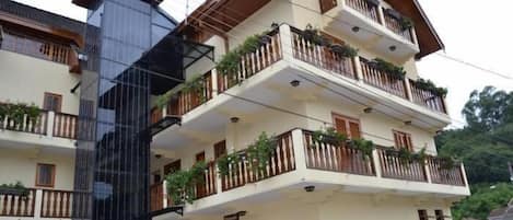 Façana frontal de l'allotjament