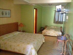 Standard Triple Room | Minibar, free cribs/infant beds, free WiFi, bed sheets - Pousada Alemã (Santo Antonio do Pinhal)