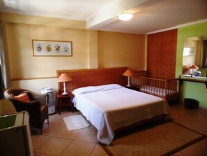 Double Room | Minibar, free cots/infant beds, free WiFi, bed sheets - Pousada Alemã (Santo Antonio do Pinhal)