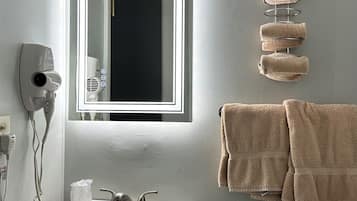 Kamer, 1 queensize bed | Luxe beddengoed, een strijkplank/strijkijzer, babybedden (toeslag)
