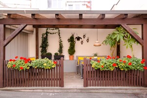 Se sirven almuerzos y cenas, cocina internacional