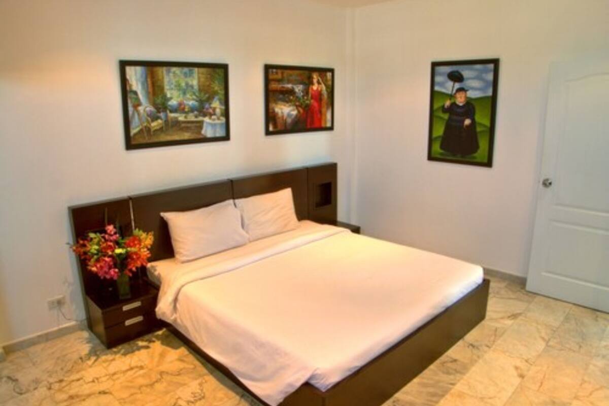 Studio | In-room safe, desk, WiFi (free)