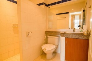 تجهيزات دش، مستلزمات مجانية للعناية الشخصية، مناشف