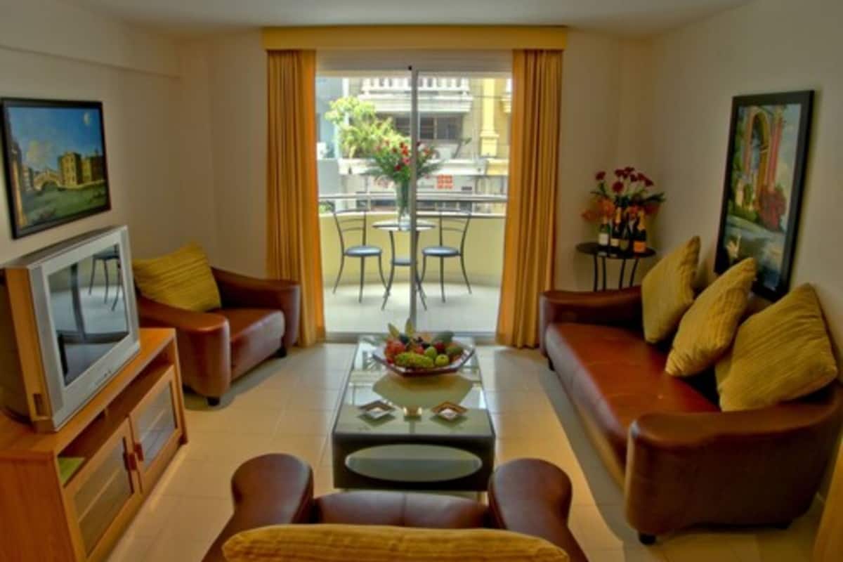 Junior Suite | In-room safe, desk, WiFi (free)