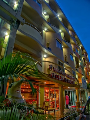 المنشأة من الخارج