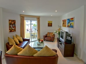 In-room safe, desk, free WiFi - Mosaik Luxury Apartments (Pattaya)