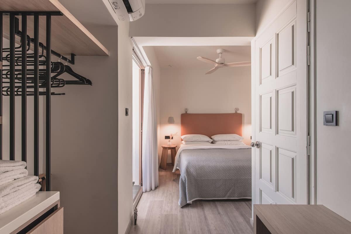 Habitación cuádruple Deluxe | Caja de seguridad en la habitación, wifi gratis y ropa de cama