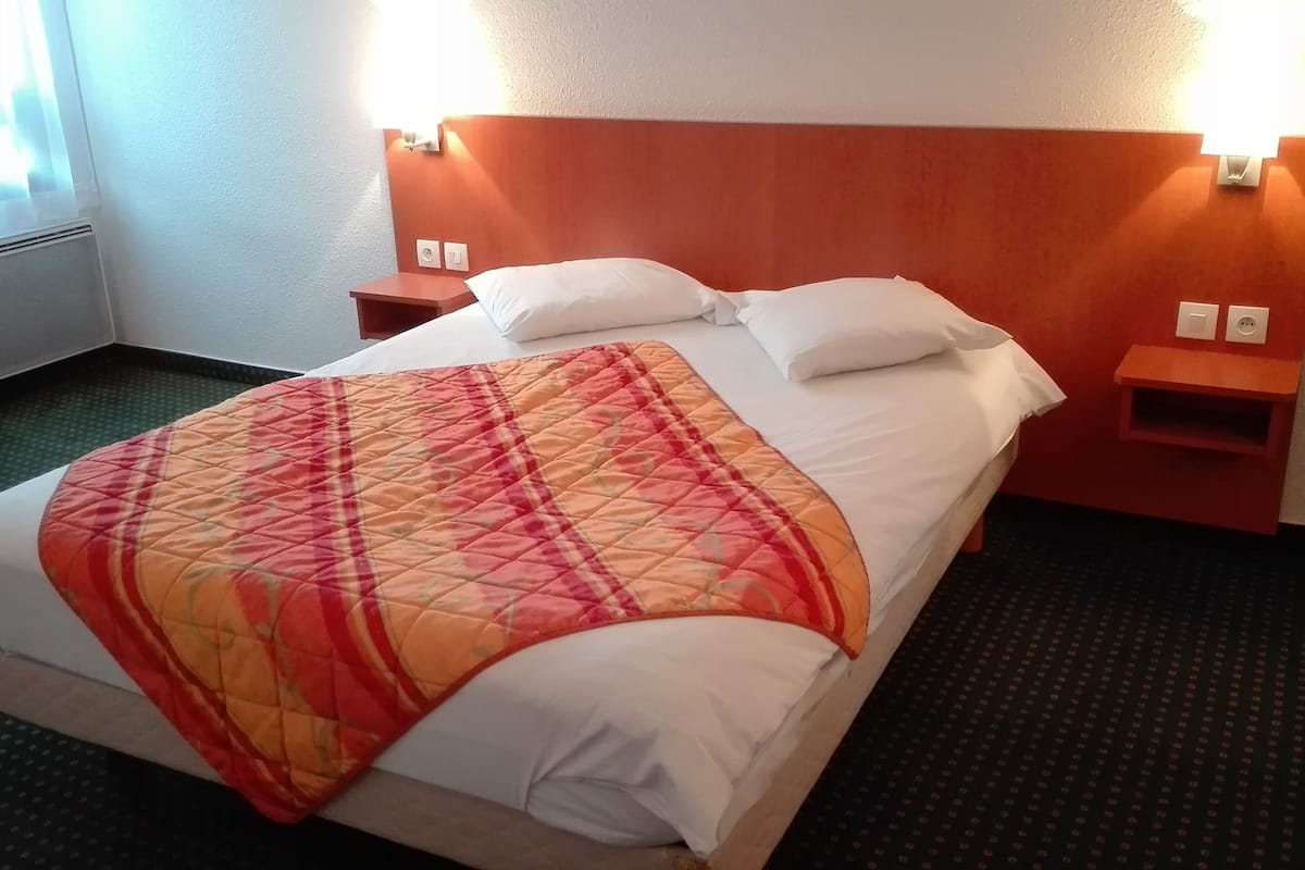 Classic Double Room, 1 Queen Bed, Accessible | Desk, soundproofing, iron/ironing board (on request)