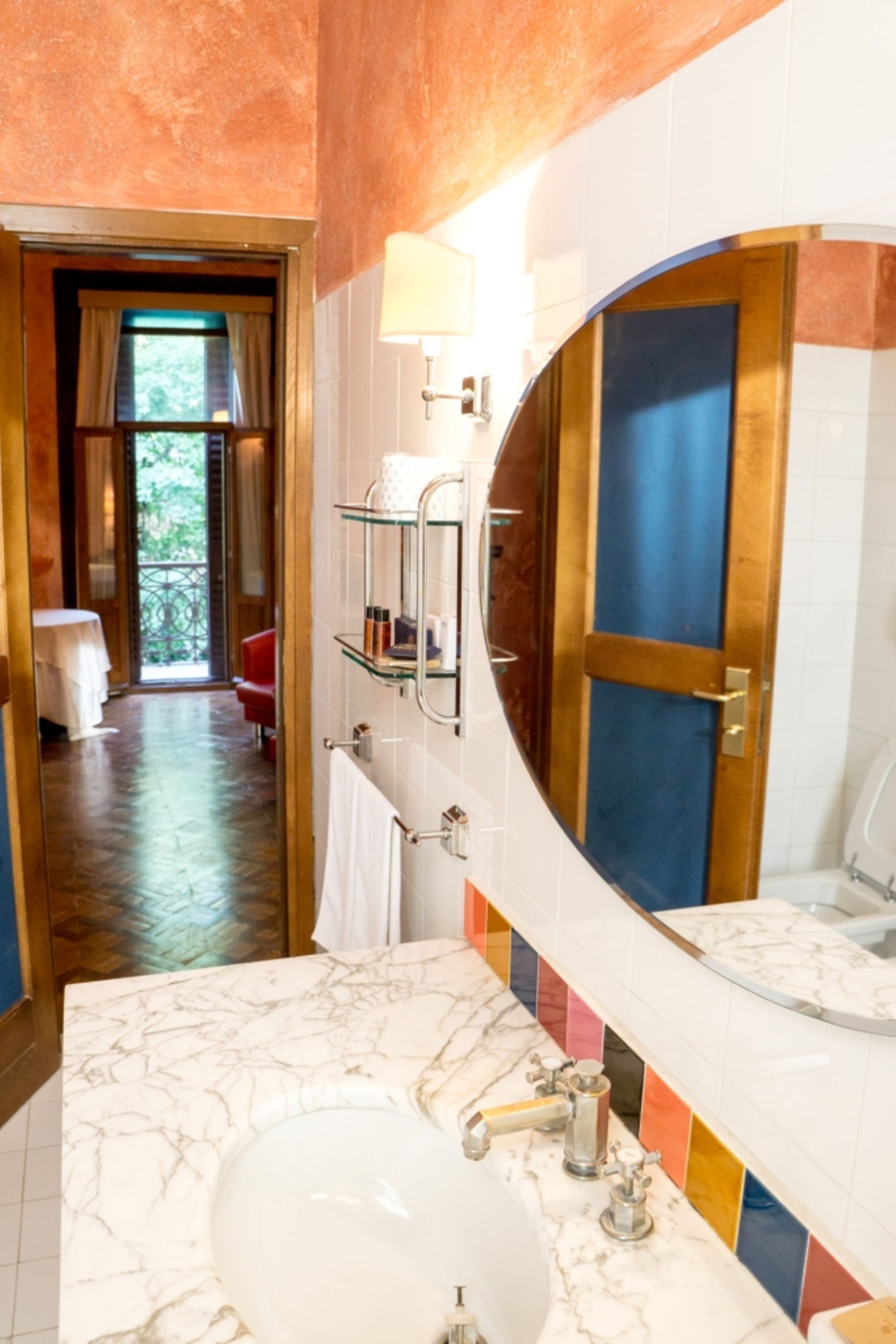 suite, fireplace | bathroom | shower, free toiletries, towels