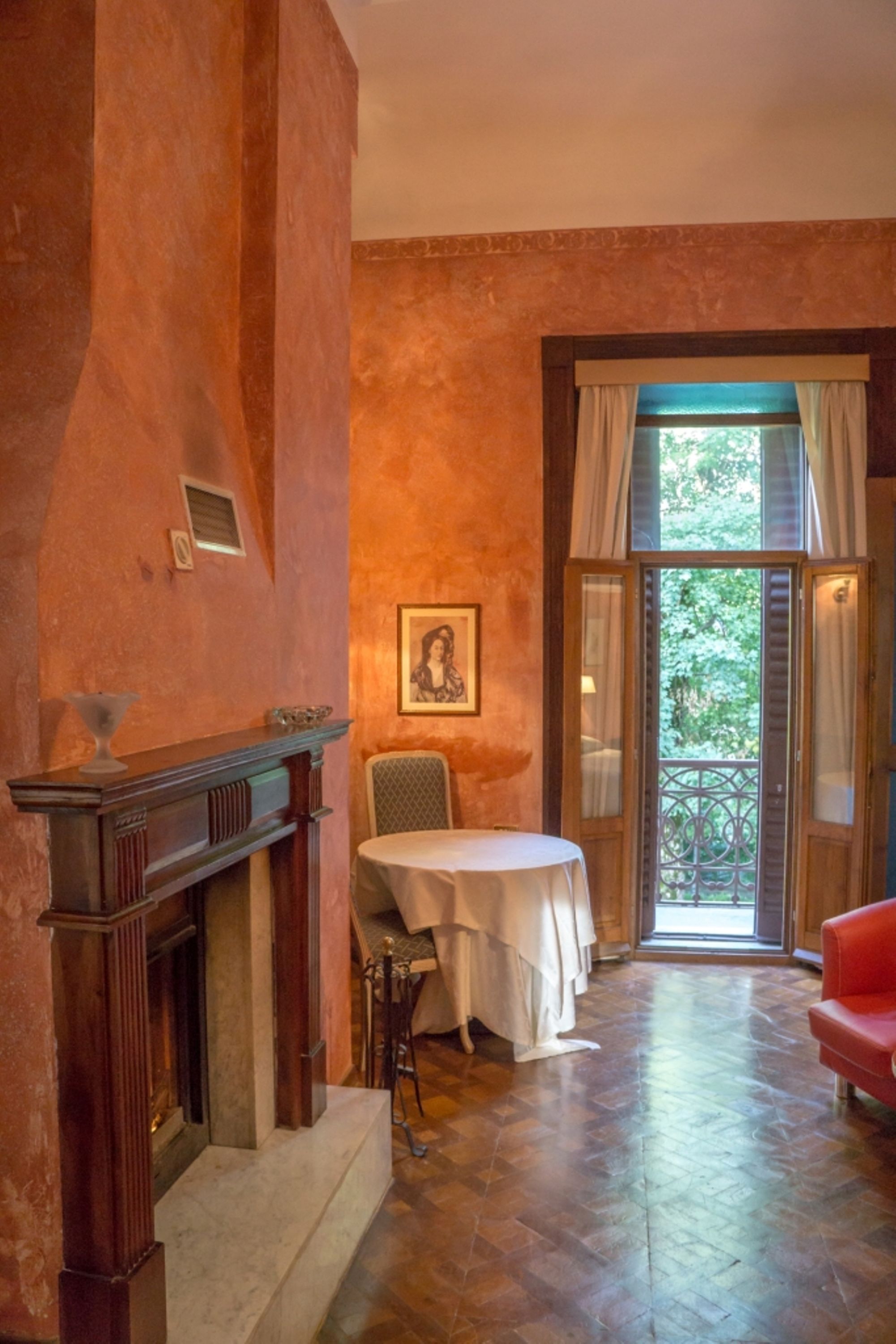 suite, fireplace | minibar, in-room safe, cots/infant beds, free wifi