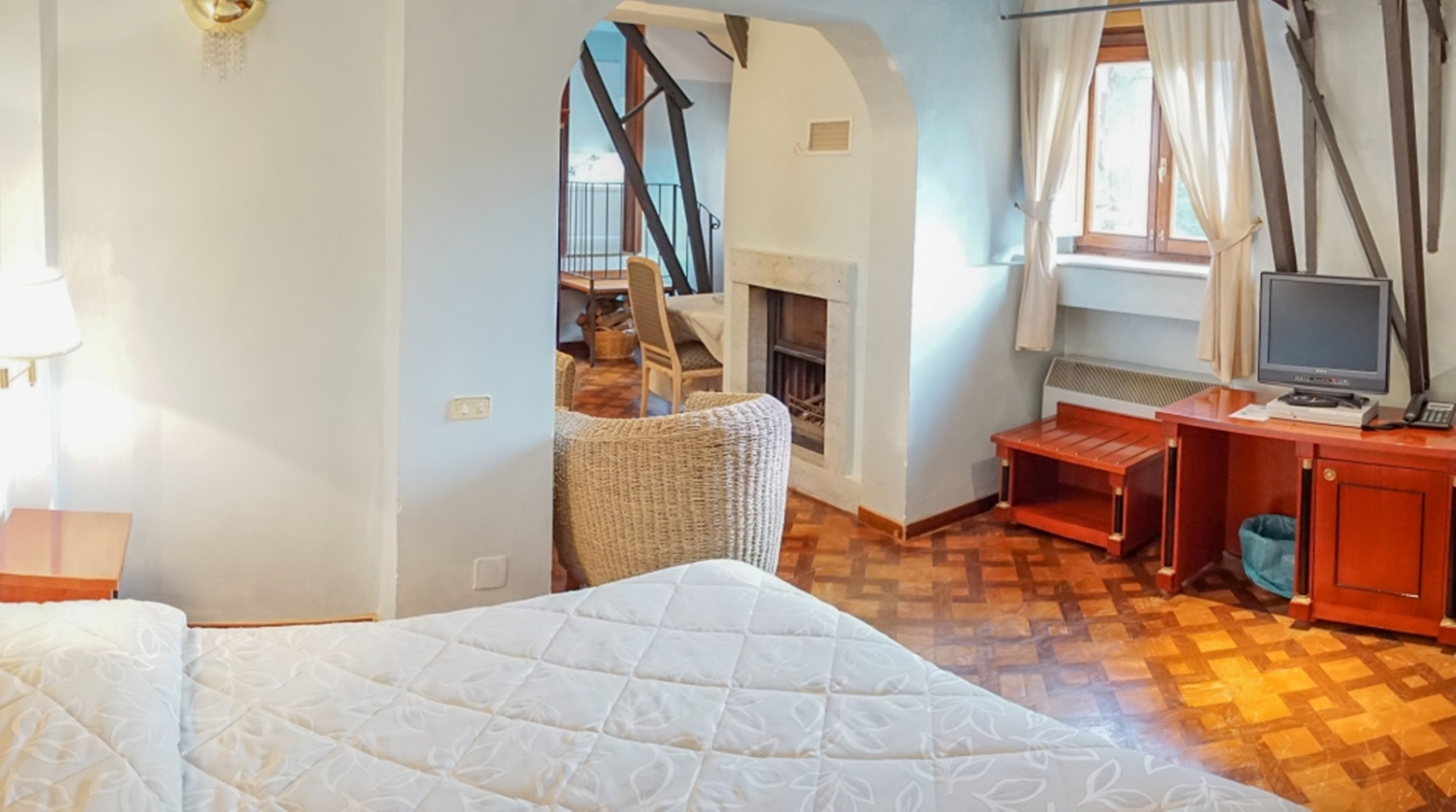 suite, hot tub | minibar, in-room safe, cots/infant beds, free wifi