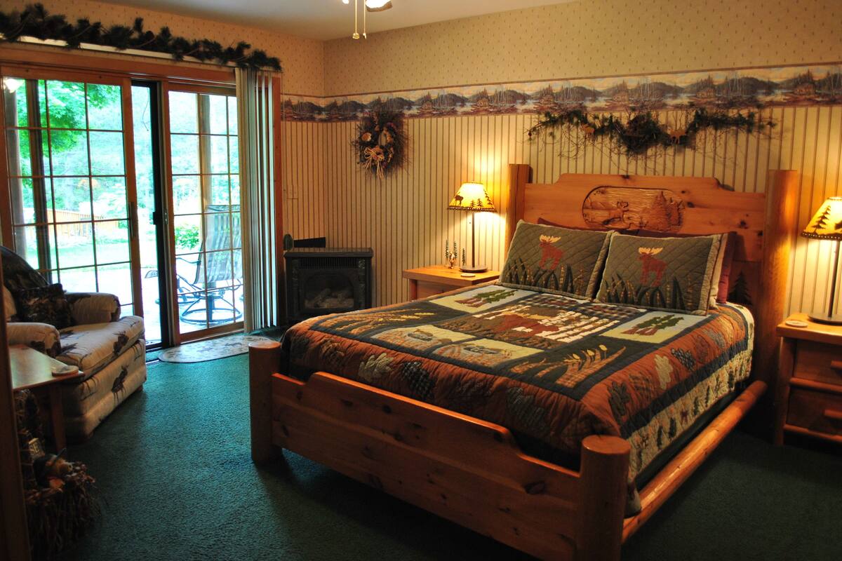 Premium bedding, desk, iron/ironing board (on request), WiFi (free)