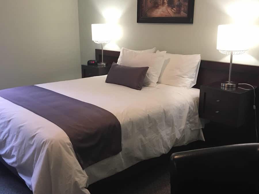 Double Room, Private Bathroom | Desk, iron/ironing board, free WiFi