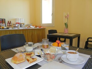 Free daily buffet breakfast - Al Borgo (Sarzana)
