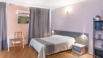 Una cassaforte in camera, una scrivania, insonorizzazione