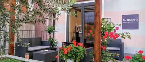 Pintu masuk properti