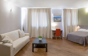 In-room safe, desk, soundproofing, free WiFi - Al Borgo (Sarzana)