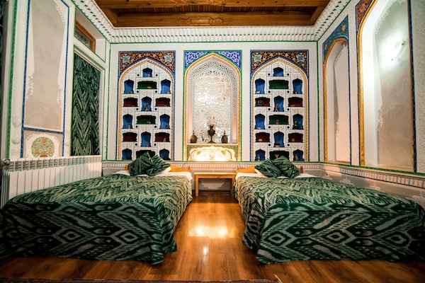 Habitació amb dos llits individuals estàndard | Roba de llit d'alta qualitat i caixa forta a l'habitació