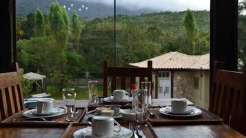 Free daily cooked-to-order breakfast