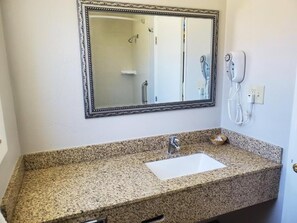 淋浴设施、吹风机、毛巾