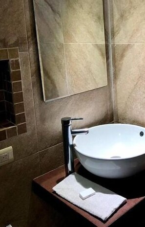 Ducha, cabezal de ducha tipo lluvia, artículos de tocador gratuitos