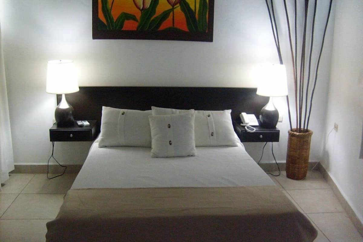 Executive Room, 1 Bedroom | Egyptian cotton sheets, premium bedding, down comforters, in-room safe