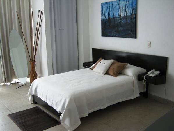 基础客房 | 埃及棉床单、高档床上用品、羽绒被、客房内保险箱