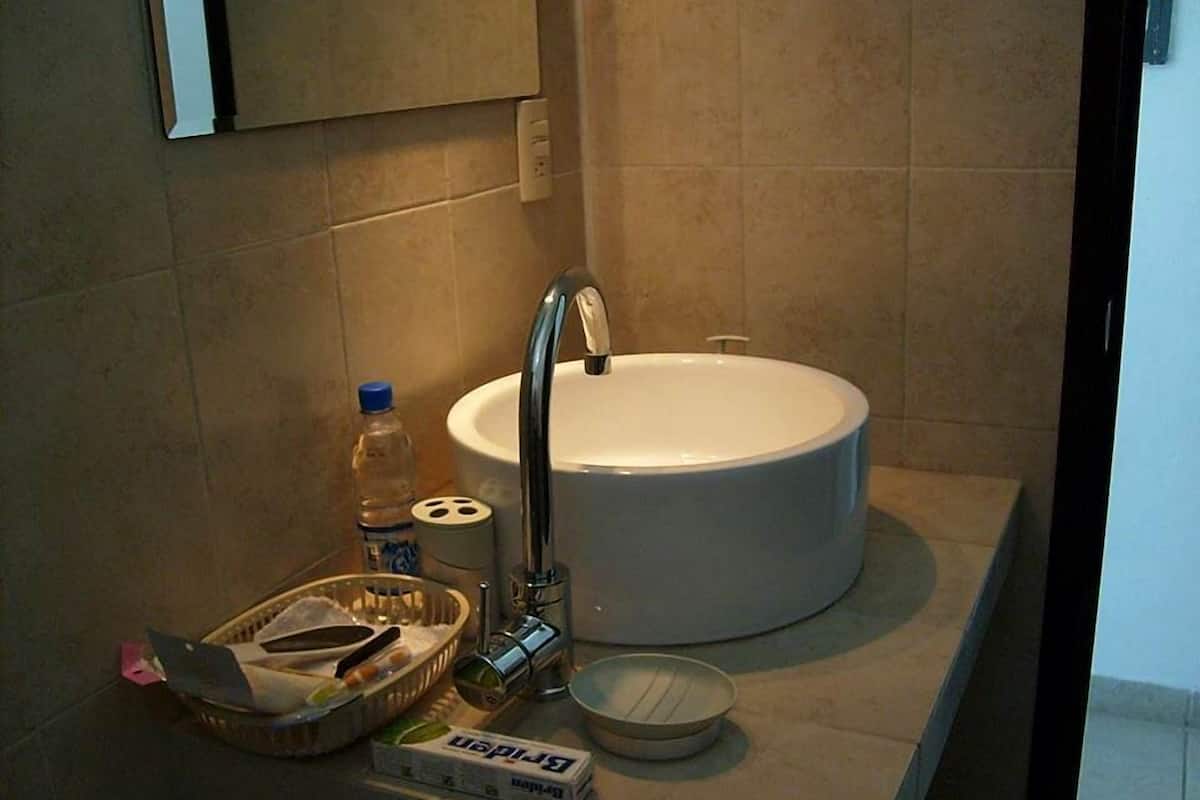 Bathroom sink
